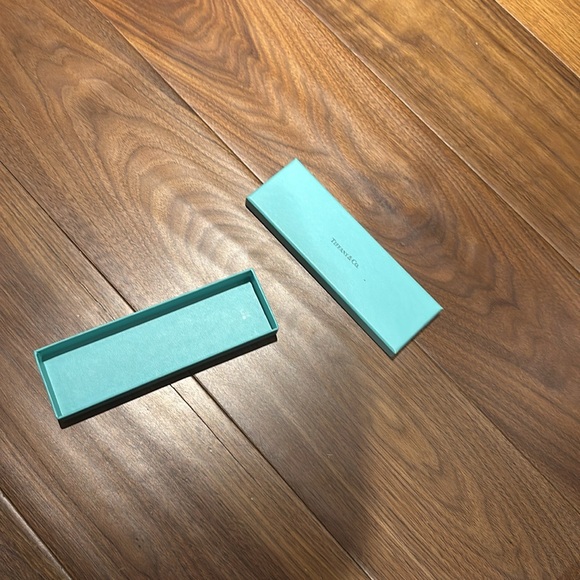 Authentic Tiffany box. - Picture 3 of 3